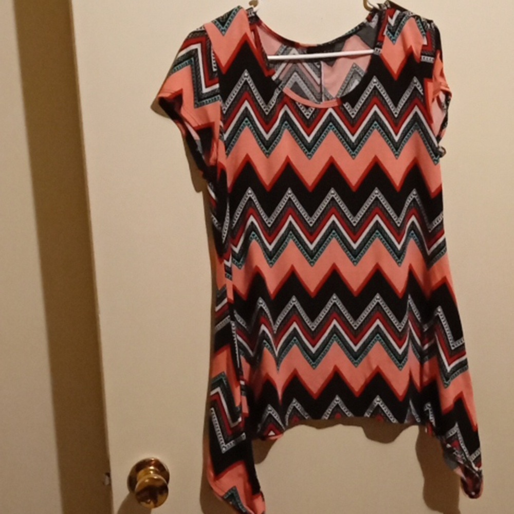 Discreet Top, X large, Aztec red, pink, black, white, blue